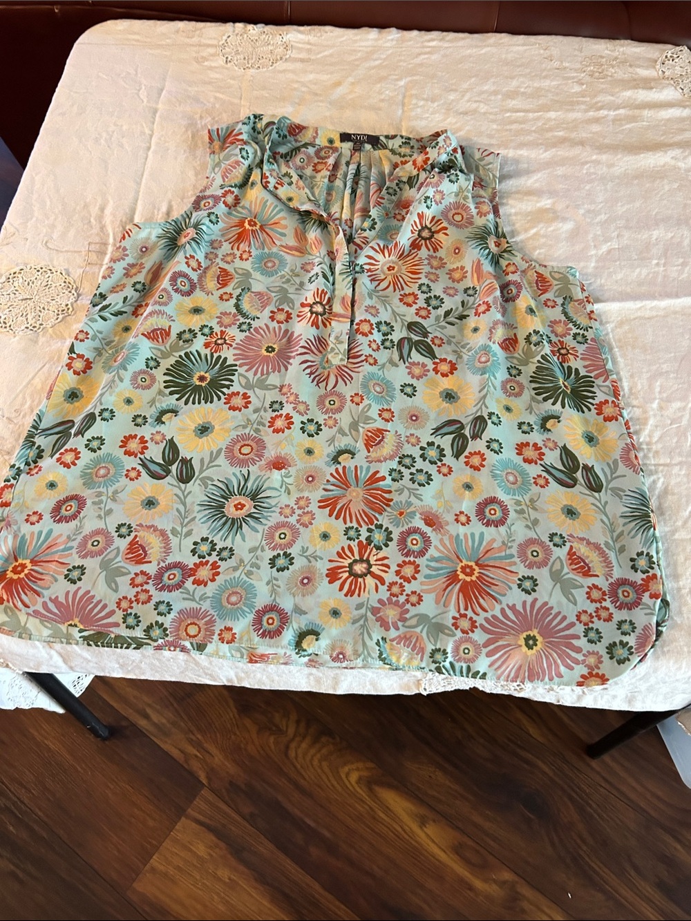 NYDJ Mint Floral V-Neck Sleeveless Top sz M